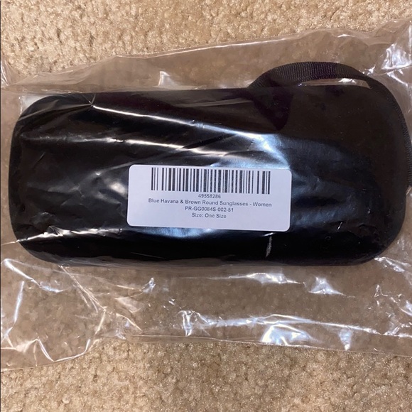 💕HOST PICK 💕Gucci sunglasses - Picture 2 of 7